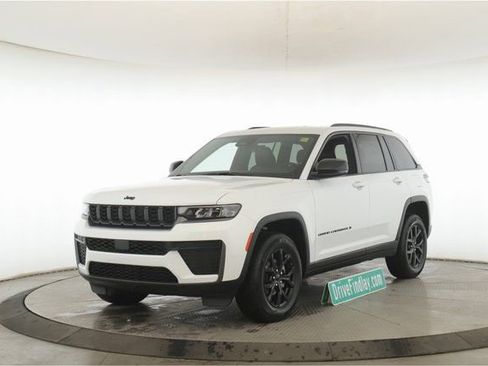 New 2026 Jeep Grand Cherokee Altitude AWD/4WD image 10