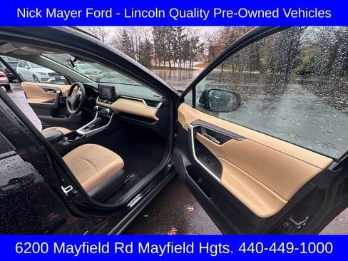 Used 2021 Toyota RAV4 XLE w/ Convenience Package image 22