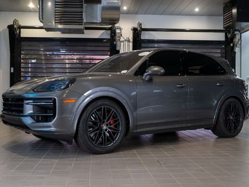 Used 2025 Porsche Cayenne GTS image 1