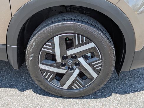 Certified 2025 Nissan Kicks SV FWD image 11