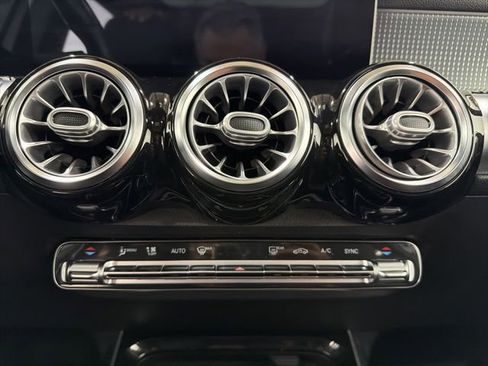 Used 2021 Mercedes-Benz GLB 250 4MATIC image 36