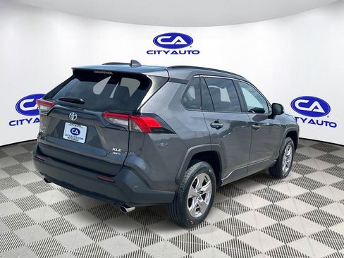 Used 2022 Toyota RAV4 XLE AWD/4WD image 3