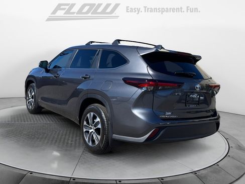 New 2025 Toyota Highlander XLE image 4