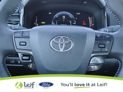 Used 2025 Toyota Camry SE image 18