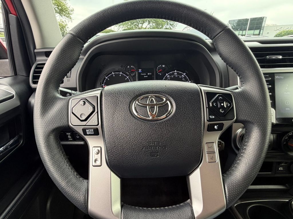 Used 2024 Toyota 4Runner SR5 AWD/4WD image 31