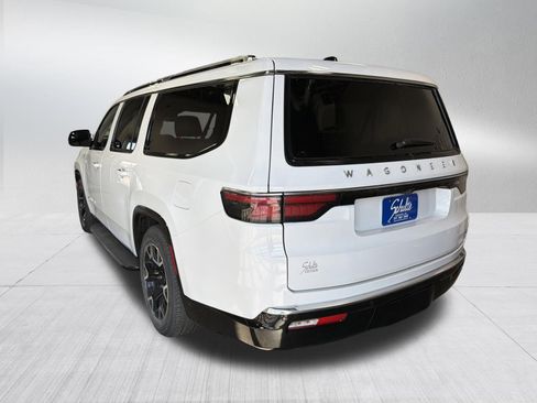 Used 2025 Jeep Wagoneer L Series III image 5