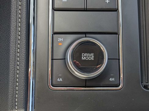 Used 2024 Ford Expedition XLT AWD/4WD image 24