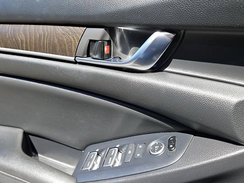 Used 2019 Honda Accord EX image 19