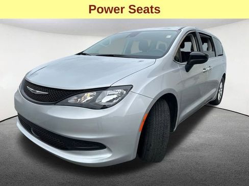 Used 2024 Chrysler Voyager LX image 5