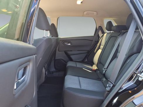 Used 2025 Nissan Rogue SV FWD image 11