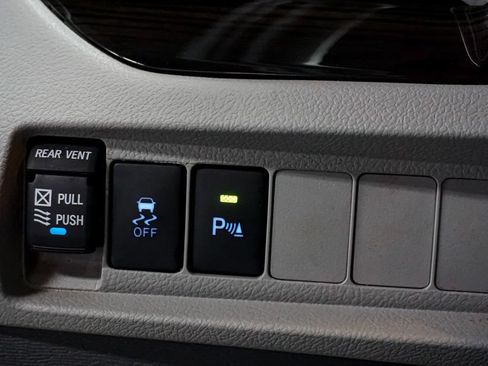 Used 2019 Toyota Sienna XLE Premium FWD image 43