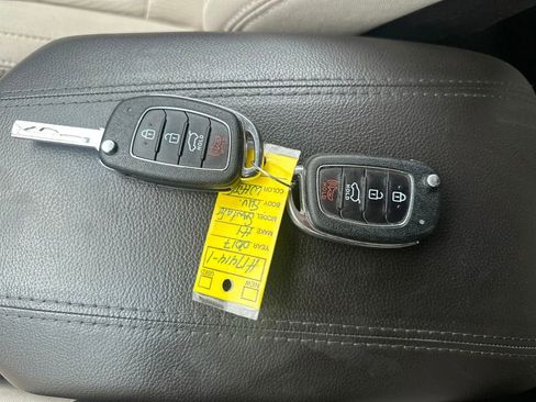 Used 2017 Hyundai Santa Fe Sport image 18