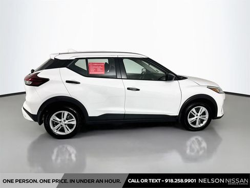 Certified 2025 Nissan Kicks Play S FWD image 4