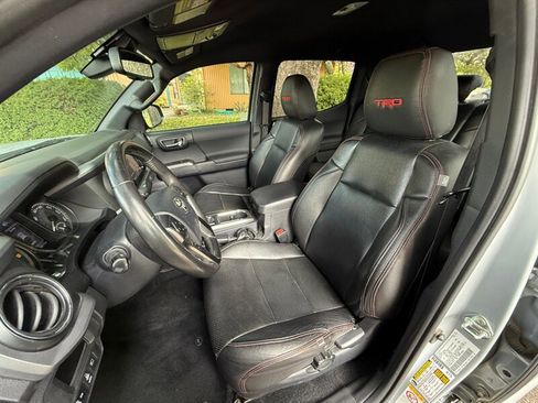 Used 2019 Toyota Tacoma TRD Sport AWD/4WD image 10