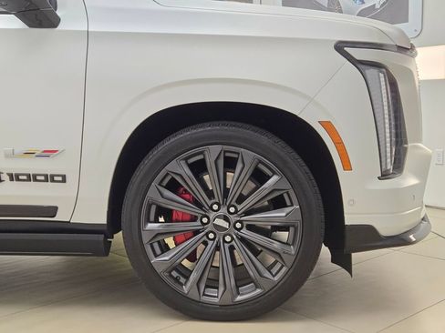Used 2025 Cadillac Escalade V AWD/4WD image 8