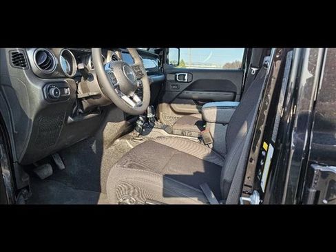 Used 2023 Jeep Wrangler Unlimited Sahara AWD/4WD image 13
