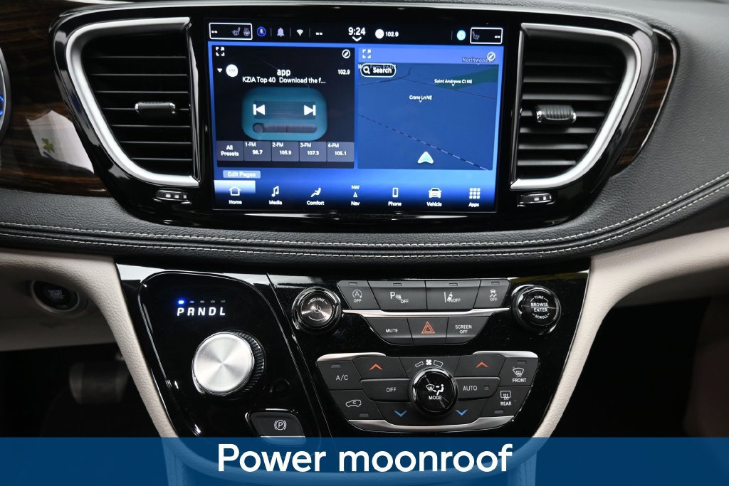 Used 2024 Chrysler Pacifica Limited FWD image 21