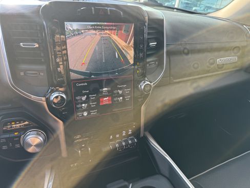 Used 2019 RAM 1500 Laramie AWD/4WD image 14