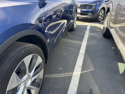 Used 2021 Tesla Model Y Long Range AWD/4WD image 2