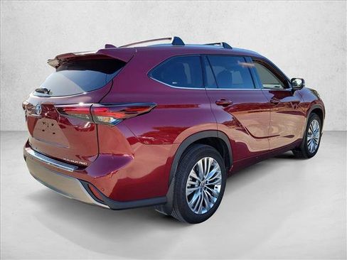Used 2026 Toyota Highlander Platinum AWD/4WD image 5