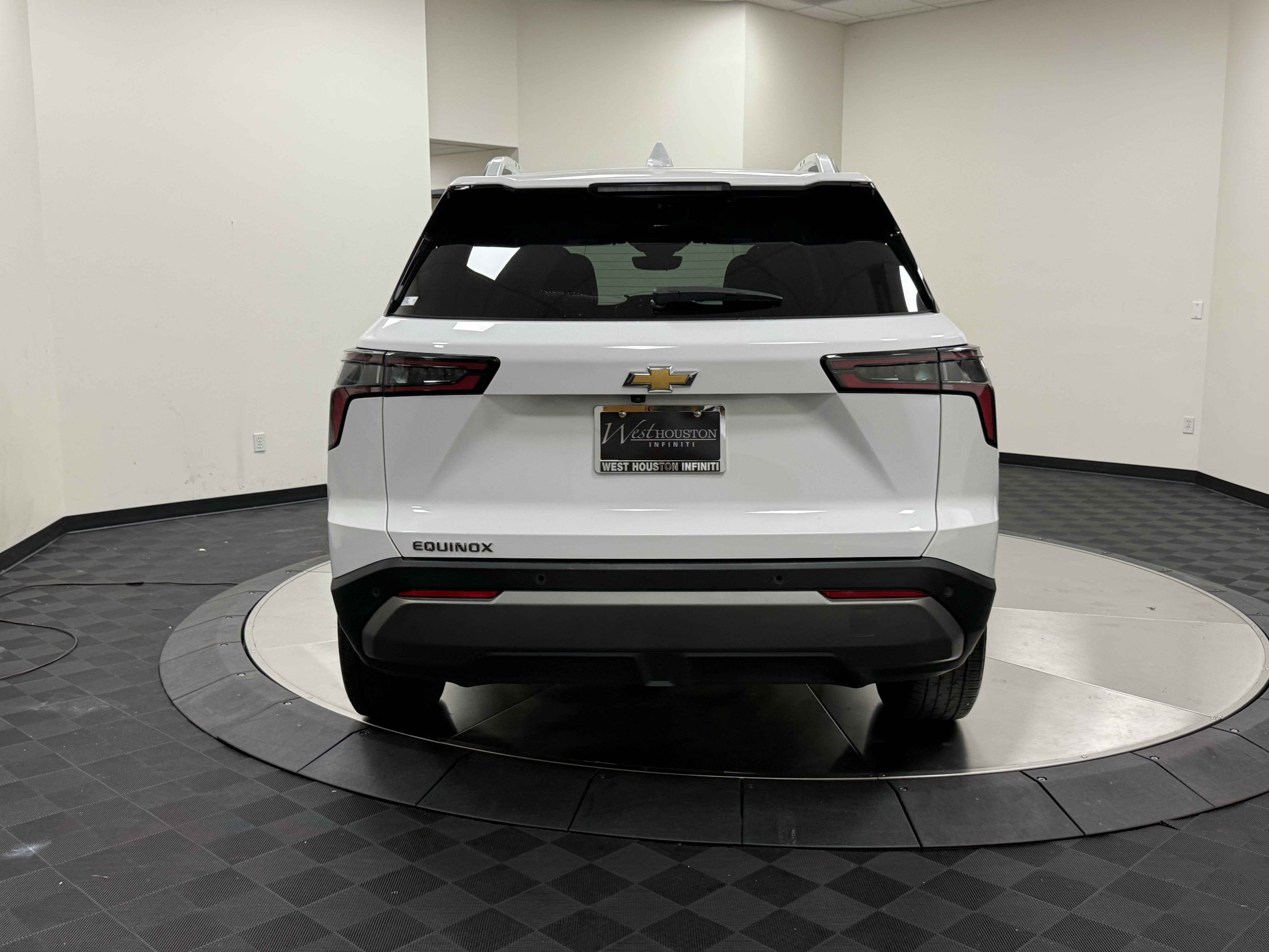 Used 2025 Chevrolet Equinox LT w/ Convenience Package II FWD image 6