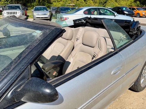 Used 2004 Chrysler Sebring Limited image 10