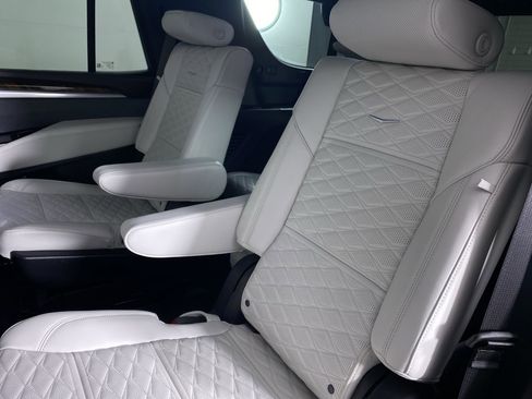 Certified 2025 Cadillac Escalade Premium Luxury Platinum image 15