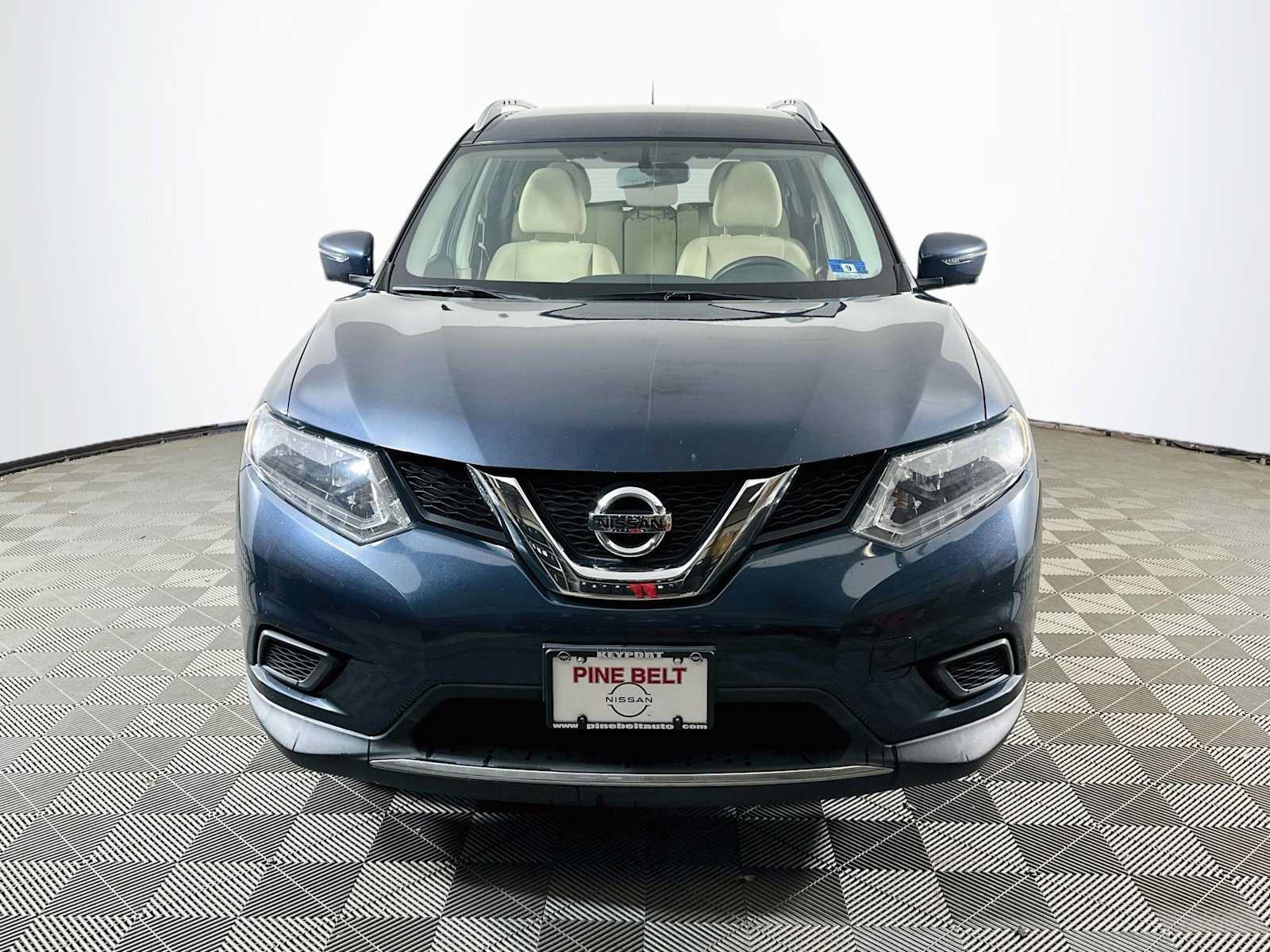 Used 2016 Nissan Rogue SV w/ SV Premium Package AWD/4WD image 2
