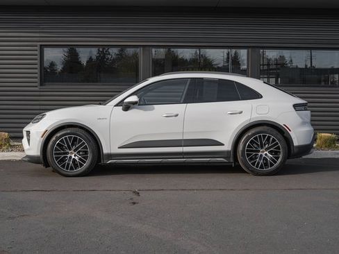 Used 2025 Porsche Macan 4 Electric image 2