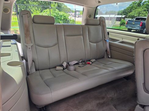 Used 2004 Cadillac Escalade ESV Platinum AWD/4WD image 32