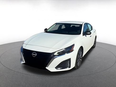 Used 2025 Nissan Altima 2.5 SV image 7