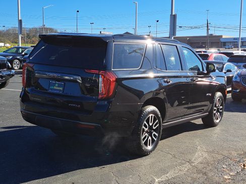 Used 2023 GMC Yukon AT4 w/ AT4 Premium Package image 4