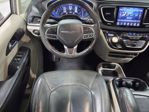 Used 2020 Chrysler Pacifica Touring-L Plus w/ Tire & Wheel Group image 7