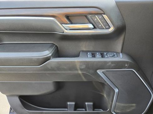 Used 2025 GMC Sierra 1500 SLT image 32