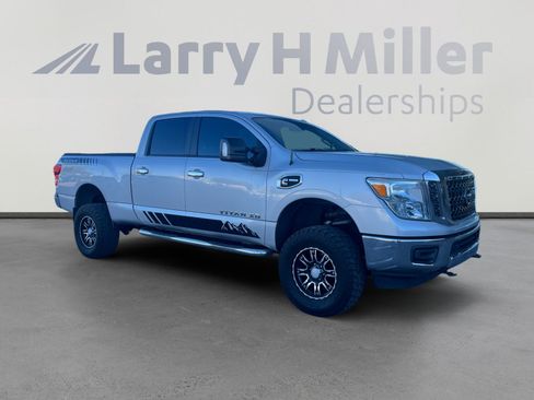 Used 2017 Nissan Titan SV image 7