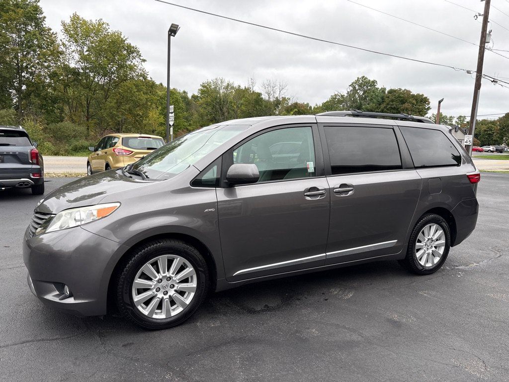 Used 2017 Toyota Sienna XLE Premium AWD/4WD image 3
