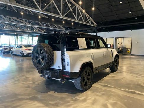Used 2022 Land Rover Defender 110 V8 AWD/4WD image 5