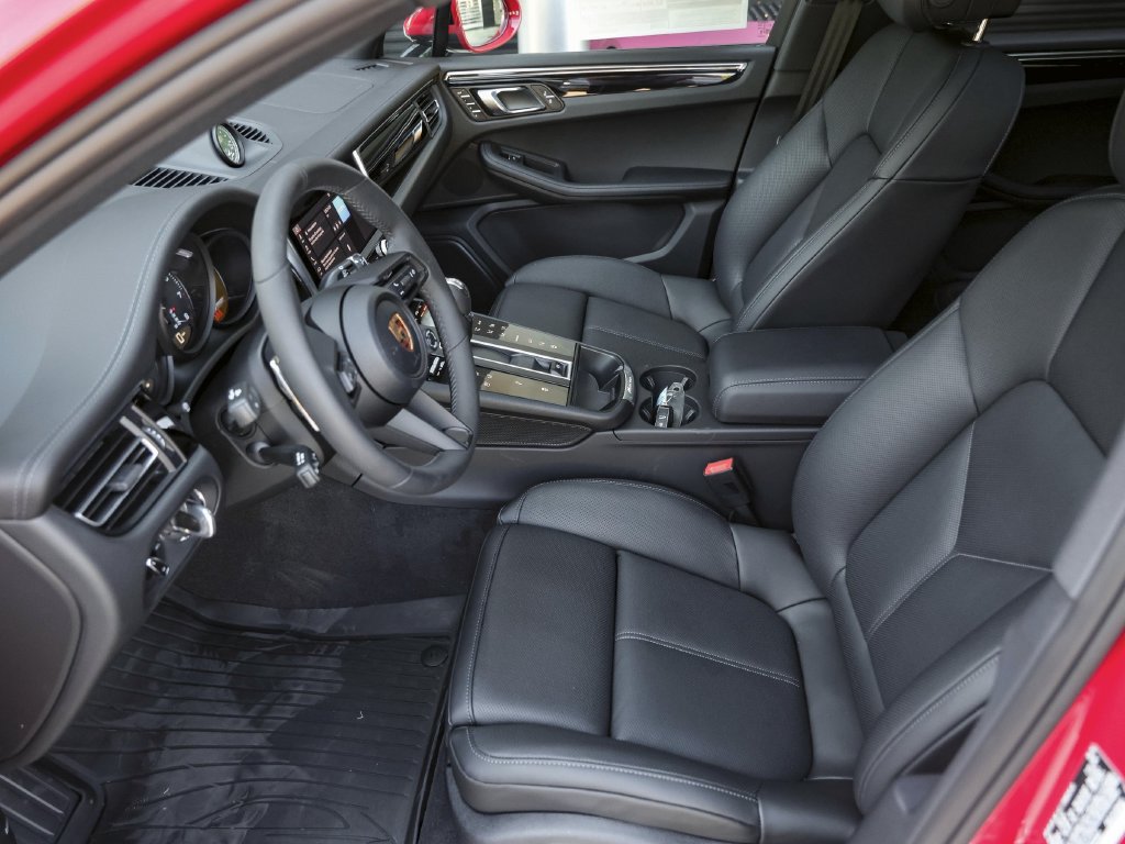 Certified 2026 Porsche Macan Turbo AWD/4WD image 17