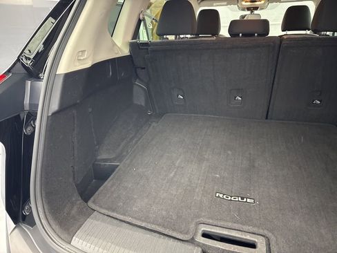 Used 2023 Nissan Rogue SV image 37