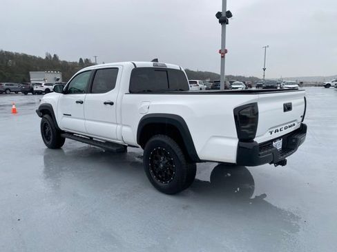 Used 2023 Toyota Tacoma TRD Off-Road image 6