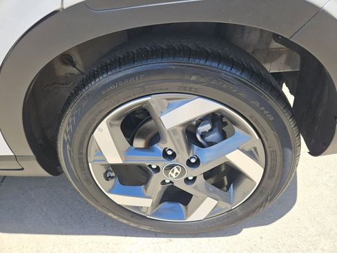 Used 2025 Hyundai Venue SEL FWD image 25