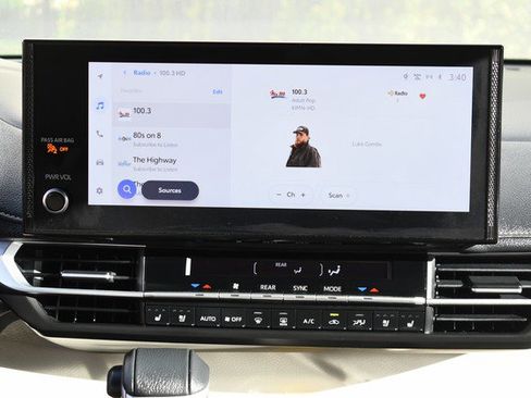 Certified 2025 Toyota Sienna Platinum image 21