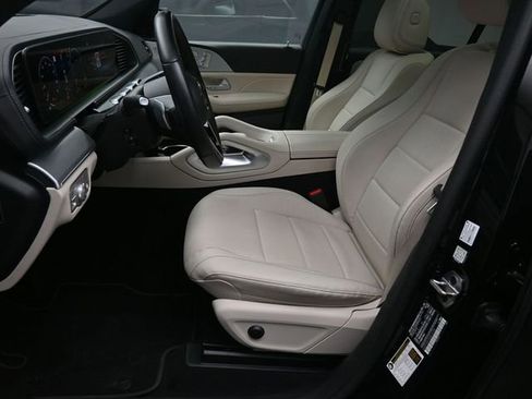 Used 2025 Mercedes-Benz GLS 450 4MATIC image 18