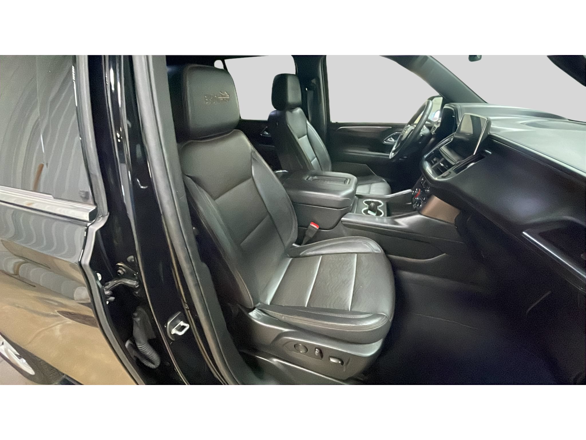 Used 2024 Chevrolet Tahoe High Country AWD/4WD image 17