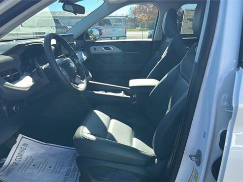 New 2025 Ford Explorer Active w/ Active Comfort Package image 7