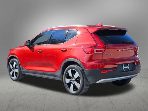 Used 2021 Volvo XC40 T5 Momentum w/ Protection Package Premier image 3