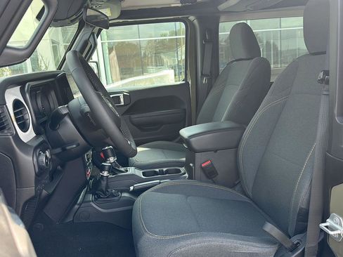 Used 2025 Jeep Wrangler Sport AWD/4WD image 9