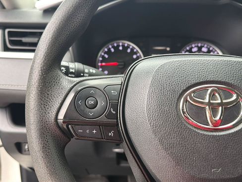 Used 2020 Toyota RAV4 XLE FWD image 19