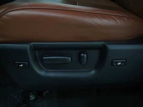 Used 2019 Toyota Sequoia Platinum AWD/4WD image 32
