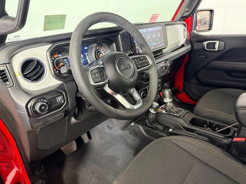 Used 2026 Jeep Wrangler Unlimited Sahara AWD/4WD image 20